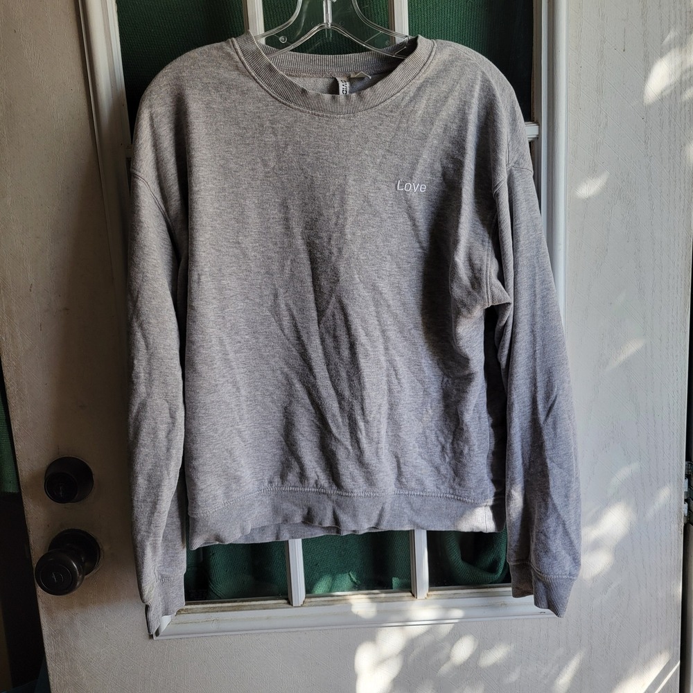 HM Divided Women Gray Love Embroidered Basic Crewneck Sweatshirt Medium 06779301